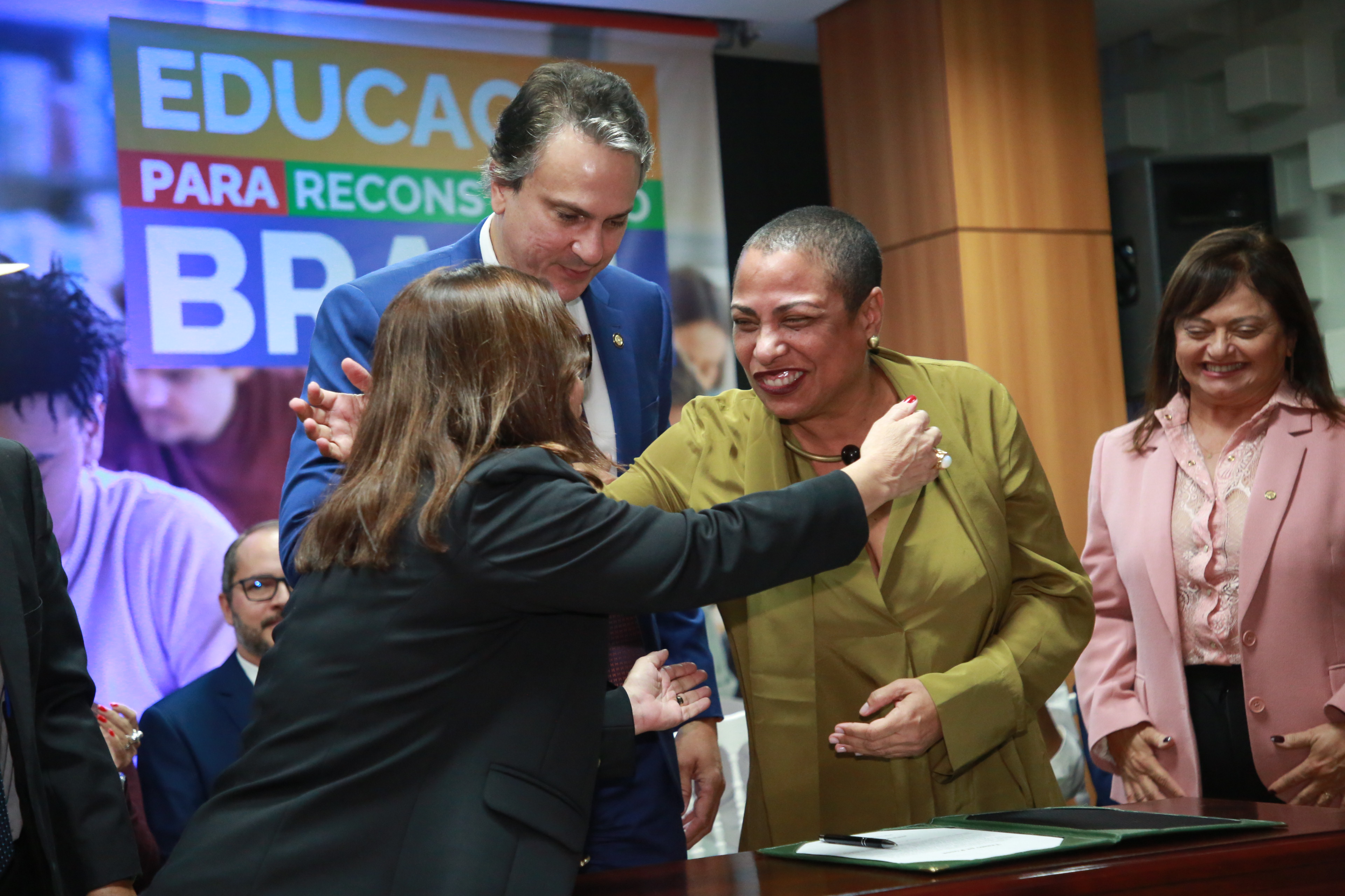 Professora Gina Gon Alves Empossada Reitora Da Ufrb No Minist Rio Da