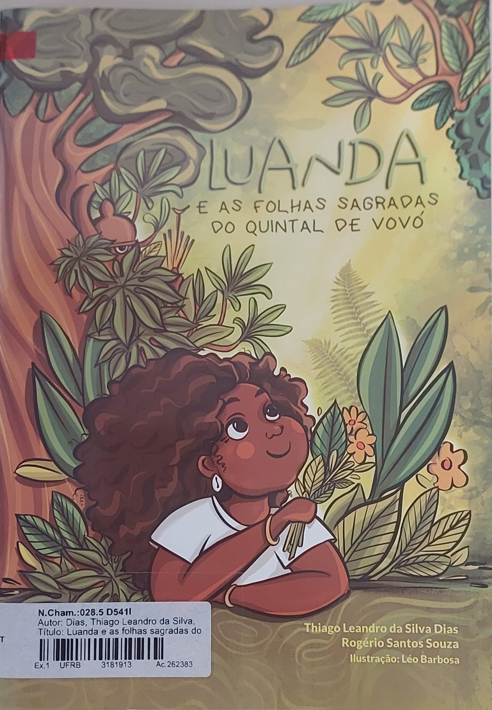 Capa ilustrada de Luanda e as folhas sagradas do quintal de vovó, com uma menina cercada por plantas.