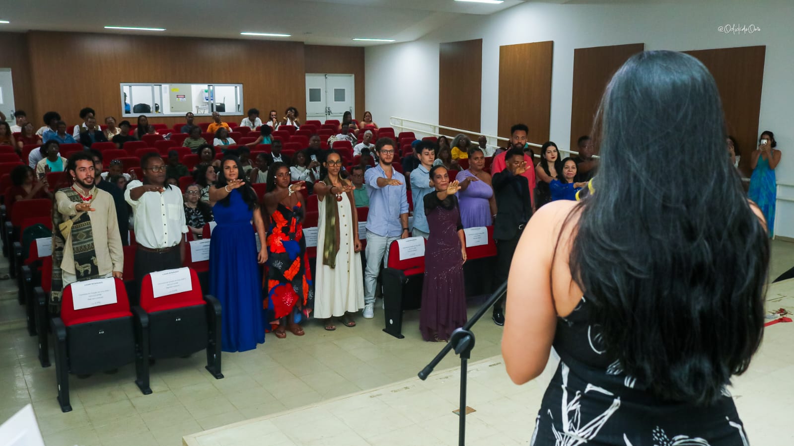 Grupo de docentes e representantes do CECULT reunido após a cerimônia de Colação de Grau do semestre 2026.1, em Santo Amaro.