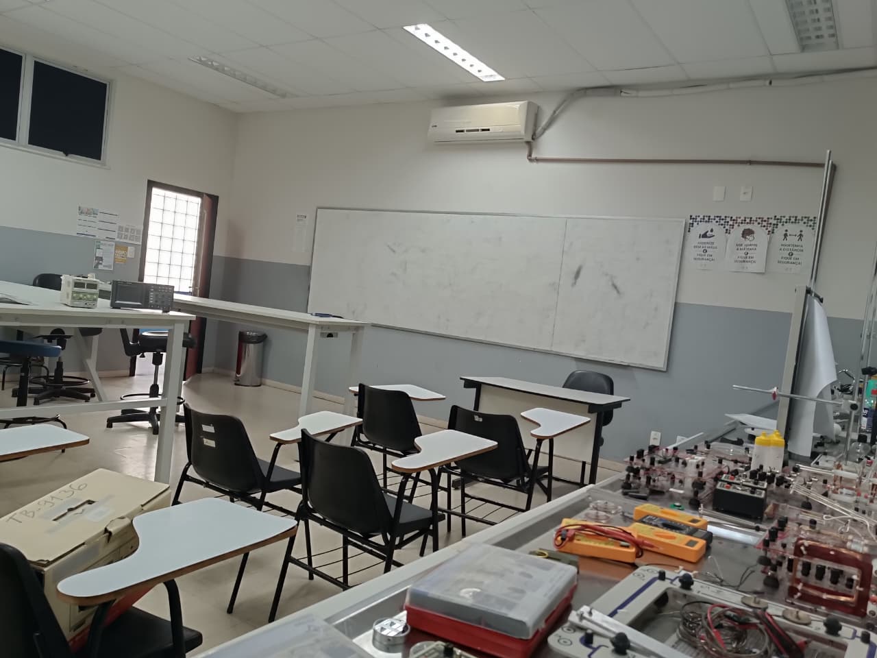 Laboratório de Eletromagnetismo, Ótica e Física Moderna
