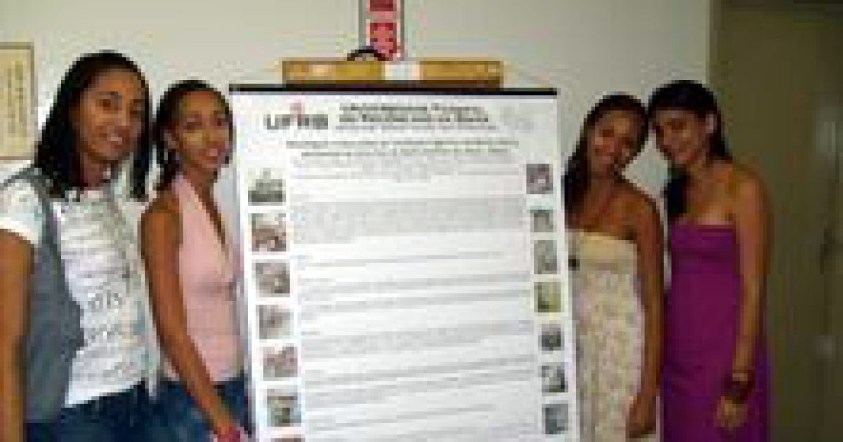 Estudantes do CCS da UFRB apresentam trabalho em Simpósio Regional