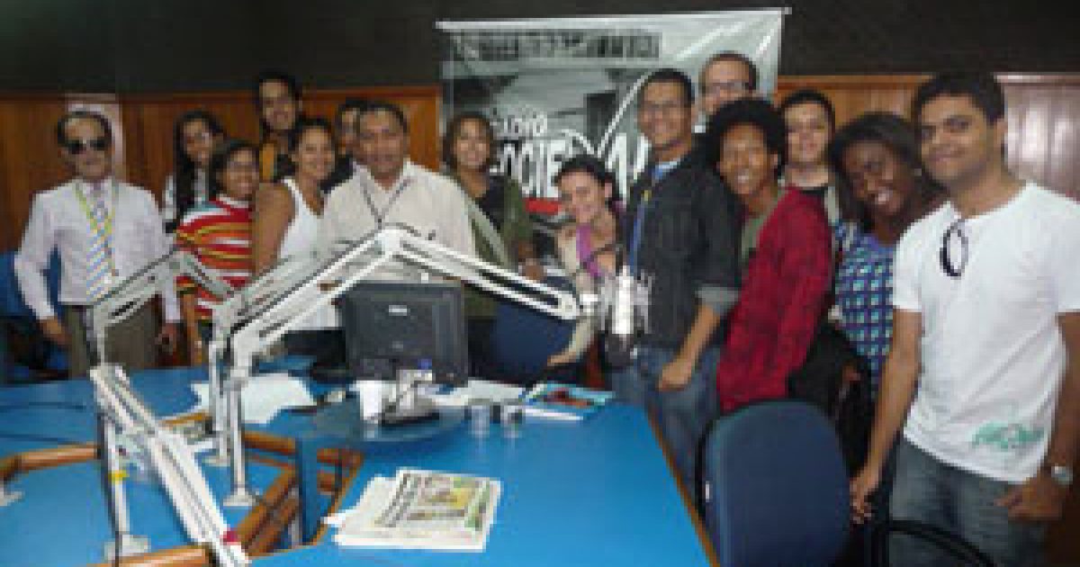 Estudantes da UFRB visitam Rádio Sociedade e TV Itapoan em Salvador