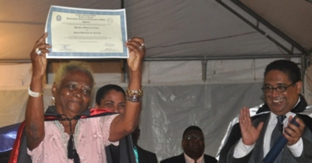 Dona Dalva do Samba de Roda recebe primeiro título Doutora Honoris Causa concedido pela UFRB