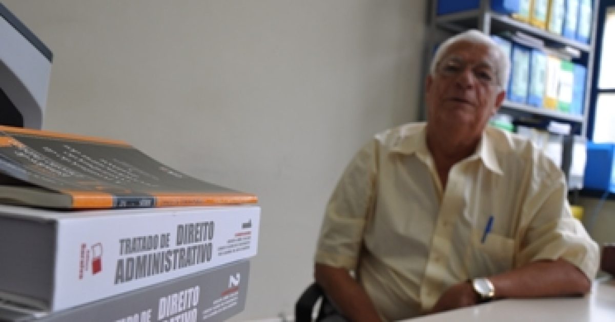 Procurador da UFRB lança livro de estudos sobre Direito Público