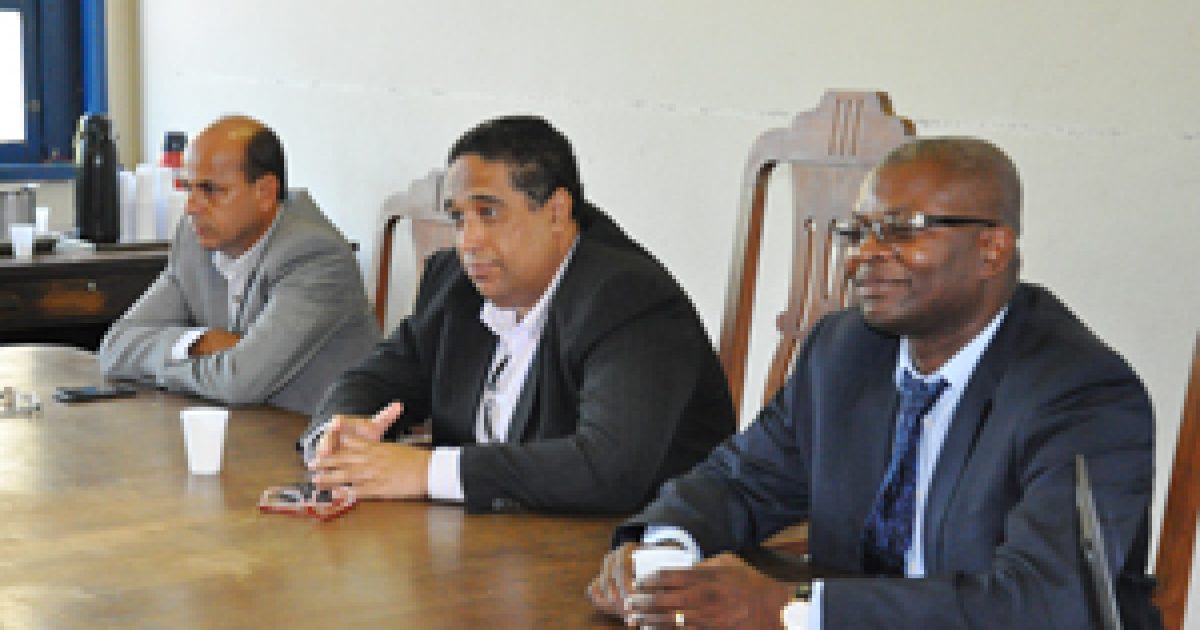 Comitiva da UP visita a UFRB e discute parceria institucional