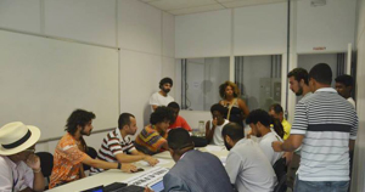 Administração Central da UFRB se reúne com estudantes residentes