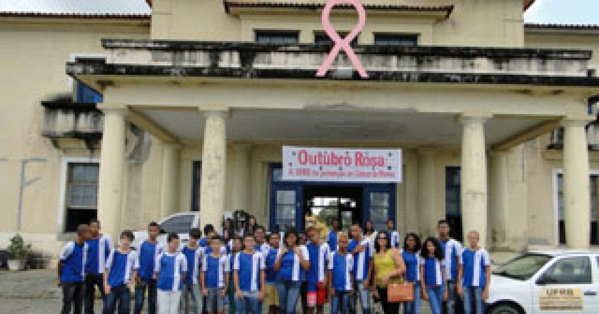 Campus de Cruz das Almas da UFRB recebe visita de alunos de escola de Itaetê