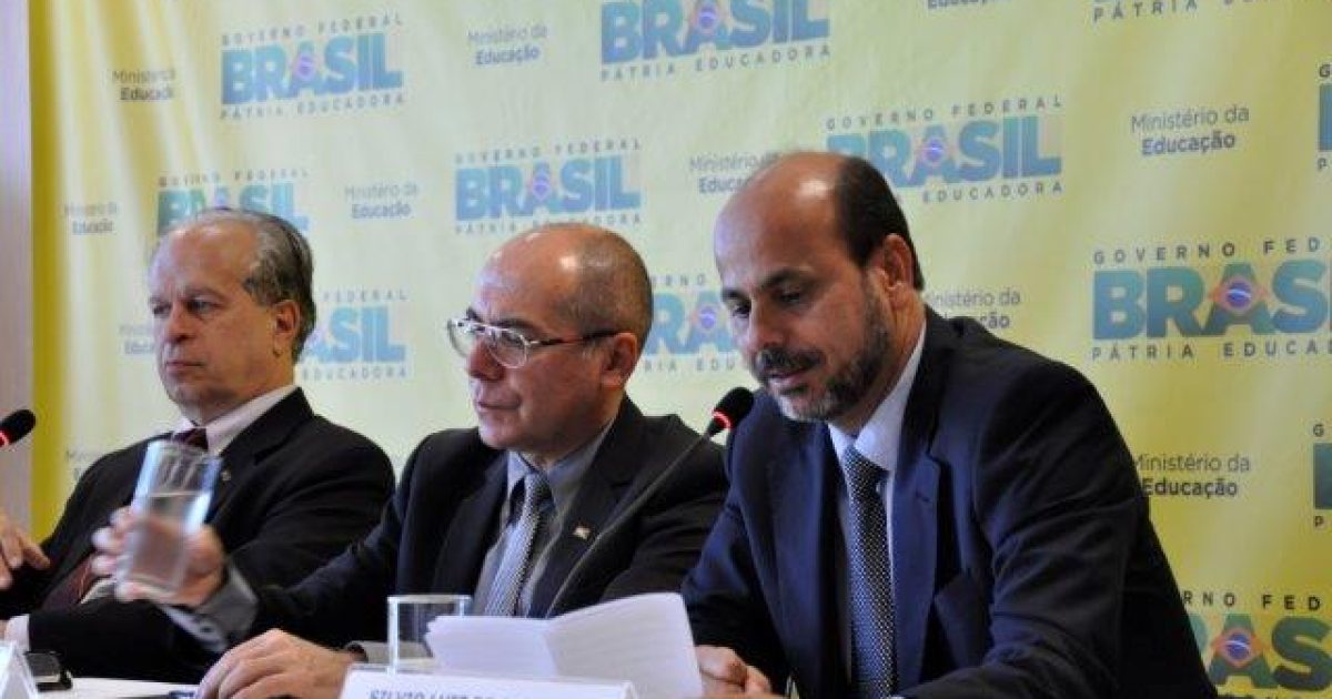 Novo reitor da UFRB toma posse do cargo em cerimônia no MEC