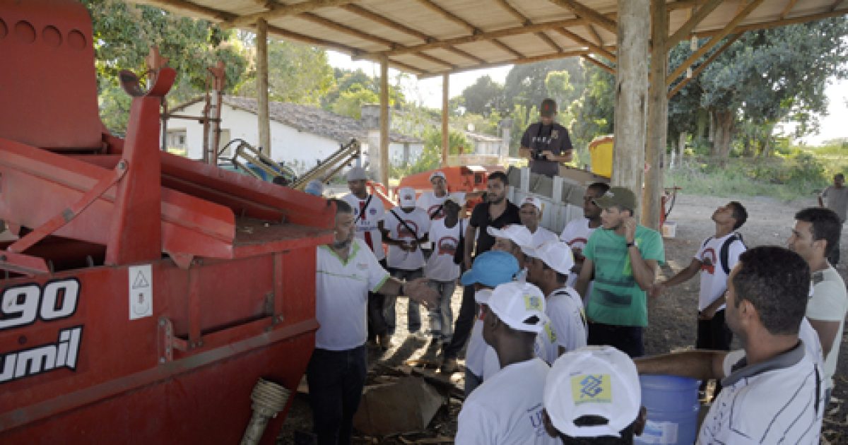 CCAAB realiza I Curso de Tratorista da UFRB