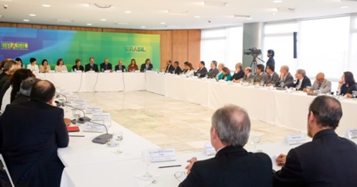 Reitor da UFRB participa de reunião com a presidente Dilma no Palácio do Planalto