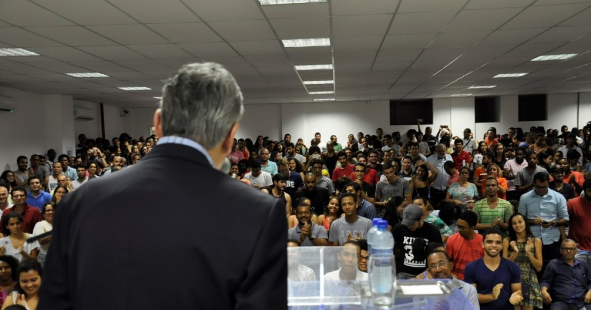 Ciclo de debates sobre democracia na UFRB recebe Paulo Henrique Amorim