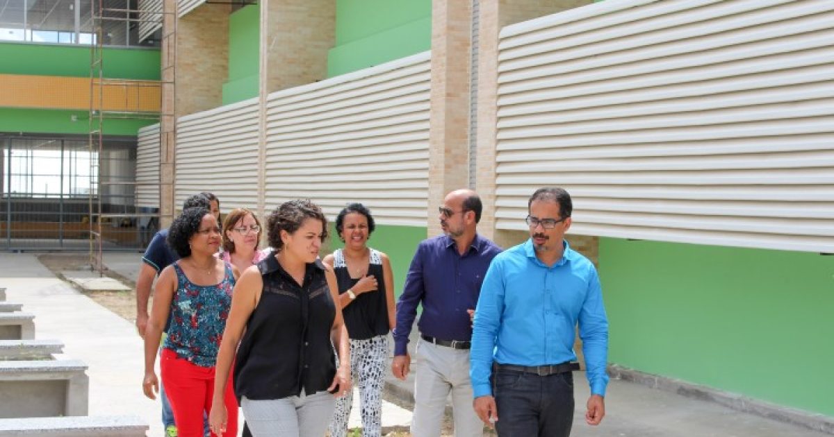 Reitor visita obras da UFRB no campus de Santo Antônio de Jesus