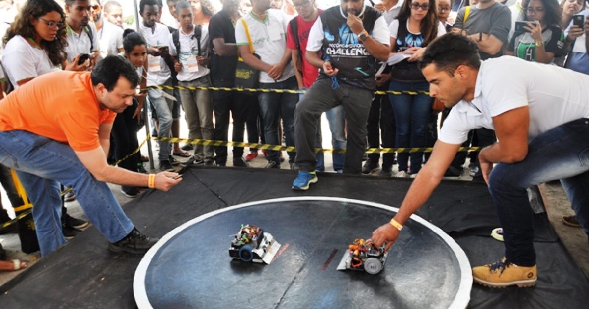Competição de robótica do Recôncavo reúne equipes de todo o Estado na UFRB