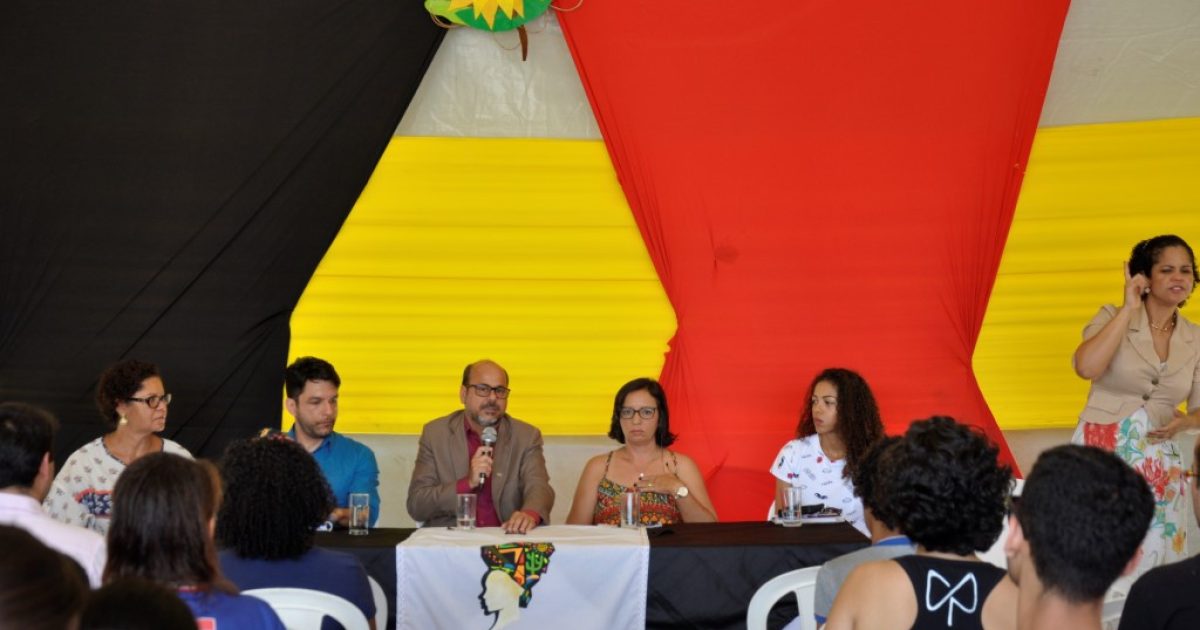 Palestra de professor surdo e negro abre Fórum 20 de Novembro em Feira de Santana