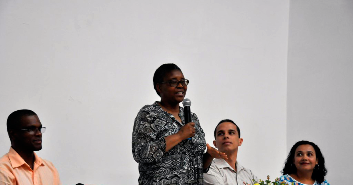 Congresso debate inovação de recursos tecnológicos em Saúde e relança revista Revise