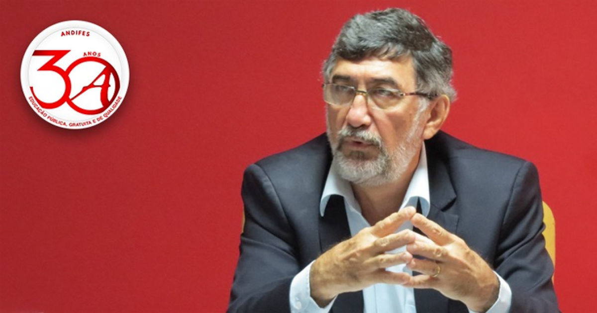 “As universidades cumprem um papel estratégico no desenvolvimento do País”