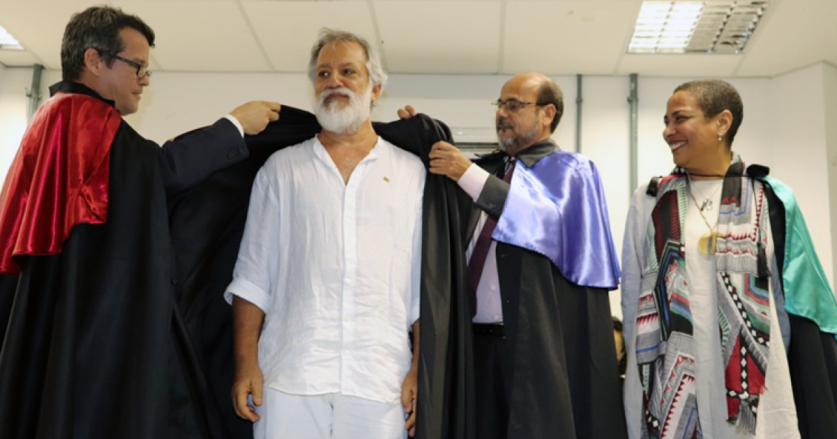 UFRB entrega título de Doutor Honoris Causa a Marcio Meirelles