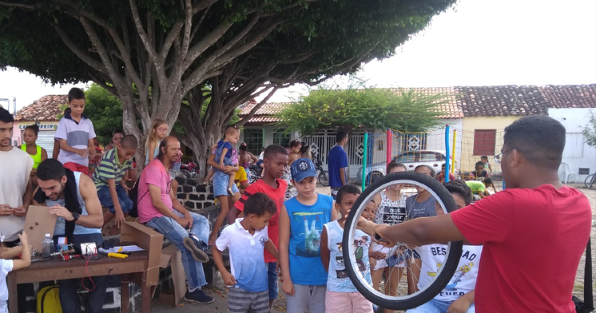 Projeto de extensão leva ciência para feira livre e escola em Baixa Grande