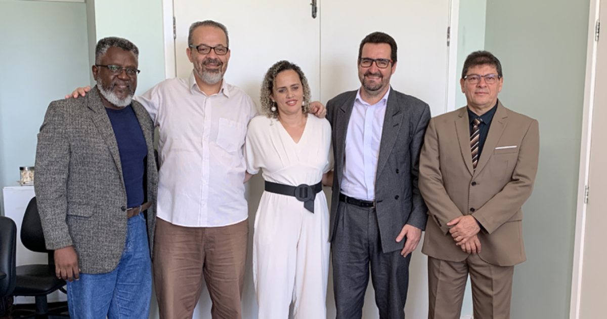 Reitor da UFRB empossa novos pró-reitores de Graduação, Pós e Políticas Afirmativas