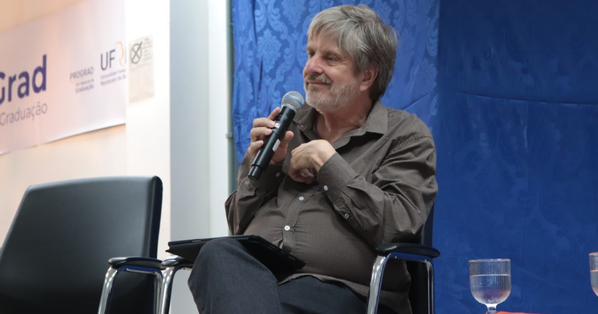 “A universidade não pode estar presa no presentismo”, afirma Roberto Leher na abertura do SimGrad