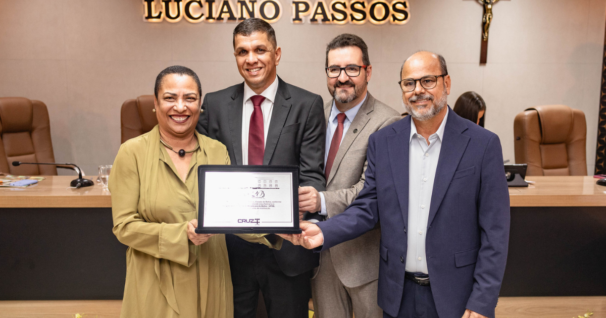 Sessão solene da Câmara de Cruz das Almas celebra os 20 anos da UFRB com homenagens e emoção