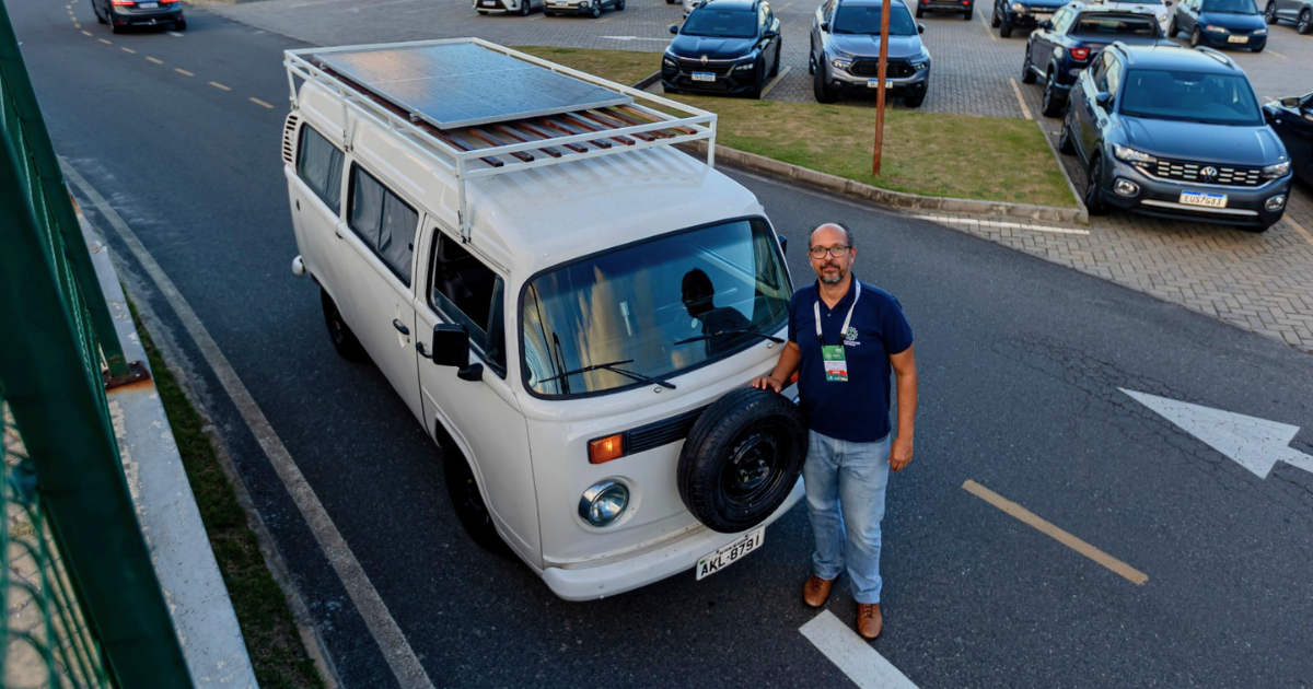 Projeto da UFRB transforma kombi em laboratório sustentável movido a energia solar