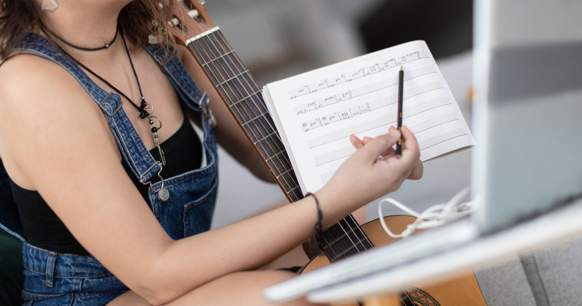 UFRB divulga vagas remanescentes para professor(a) formador(a) para cursos de graduação EaD