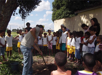 Prática sobre compostagem em Cruz das Almas